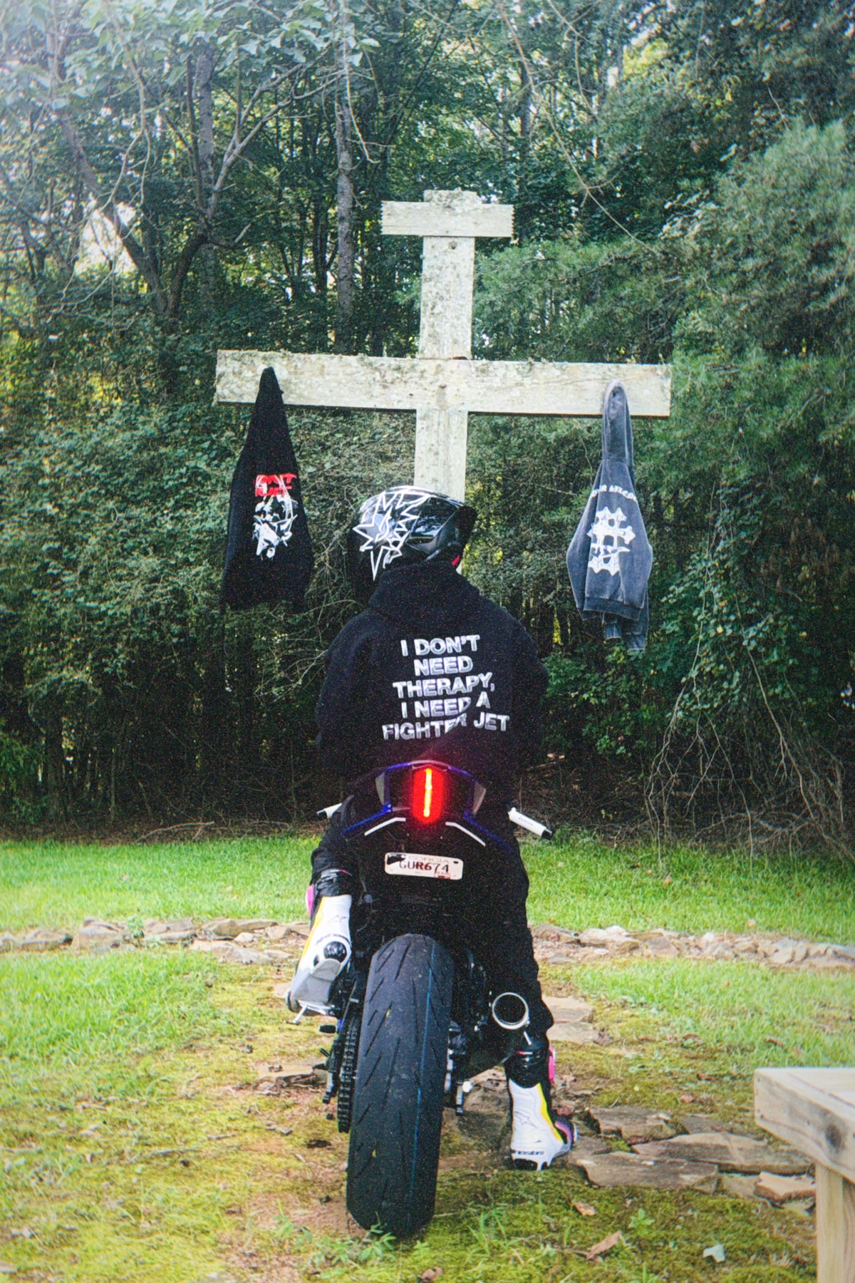 I DON'T NEED THERAPY HOODIE